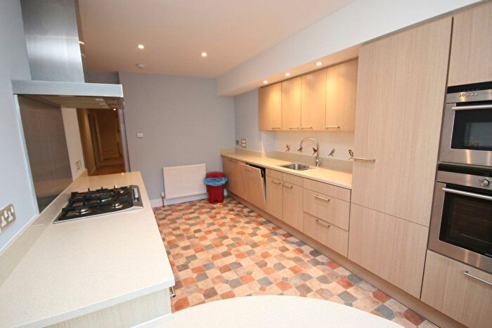 3 Bedroom Flat To Rent In South Oswald Road, Morningside, Edinburgh, EH9