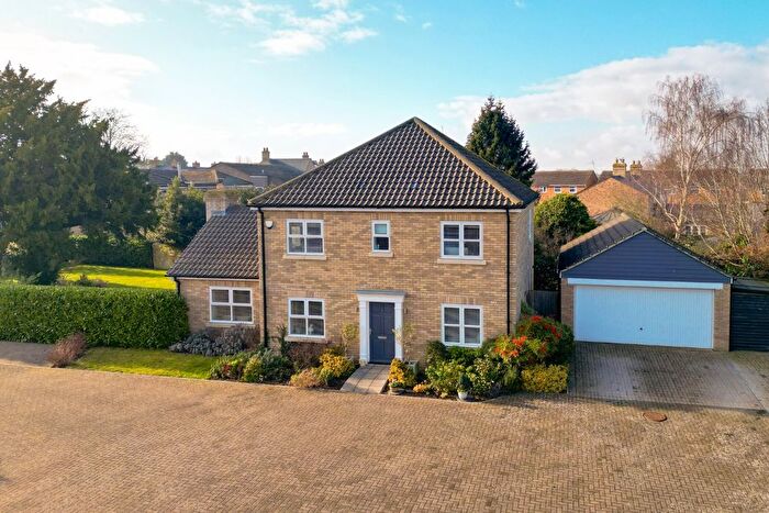 4 Bedroom Detached House For Sale In Cedar Close, Fenstanton, Huntingdon, Cambridgeshire, PE28