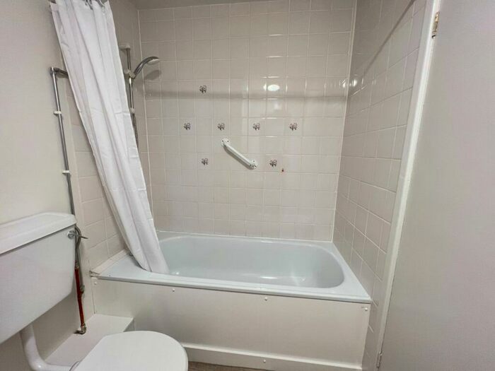 2 Bedroom Apartment To Rent In Sycamore Court, Beeston, Nottingham, NG9
