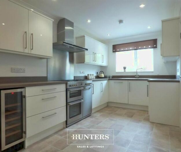 3 Bedroom Town House To Rent In Water Park View, Kinsley, WF9