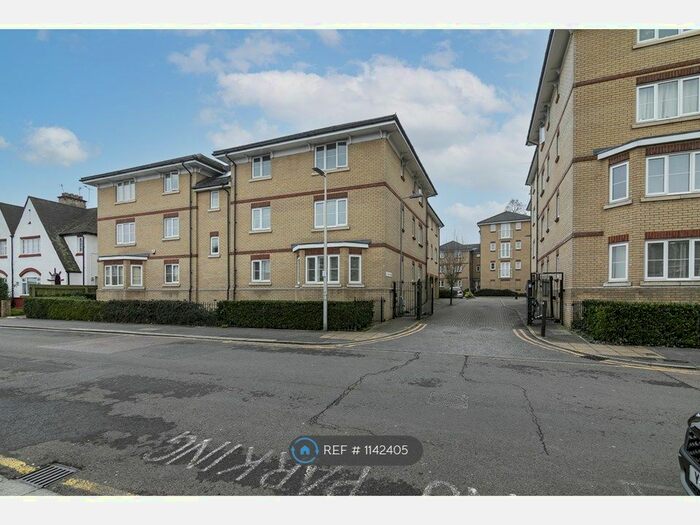 2 Bedroom Flat To Rent In Alveston Square, London, E18