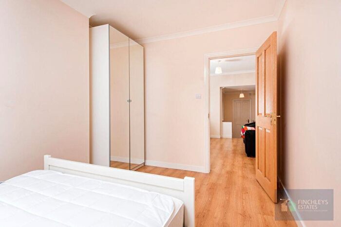 2 Bedroom Flat To Rent In Ballards Lane, Finchley, N3