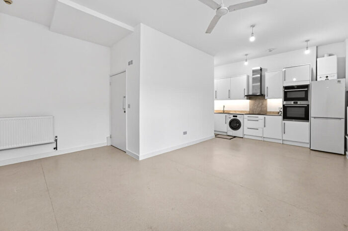 2 Bedroom Apartment To Rent In Norfolk Avenue, London, N15