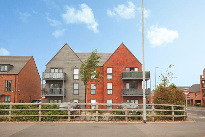 2 Bedroom Flat For Sale In Silver Birch Avenue, Houghton Regis, Dunstable, LU5