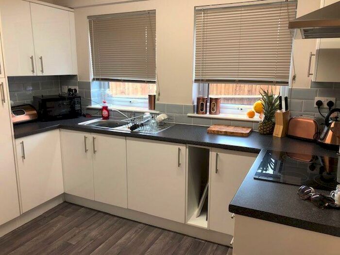 2 Bedroom Flat To Rent In Kenilworth Avenue, Gloucester, GL2