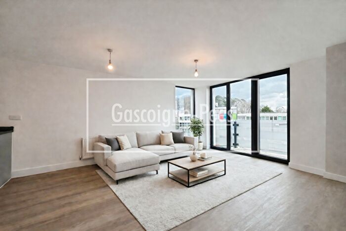 2 Bedroom Apartment To Rent In Savoy Place, Farnborough, GU14