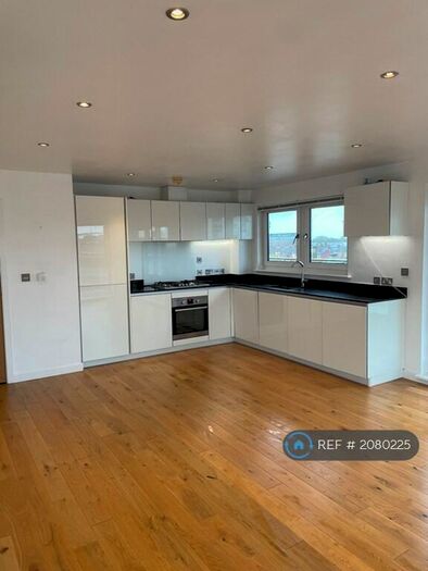 2 Bedroom Penthouse To Rent In Hanover House, Brentwood, CM14