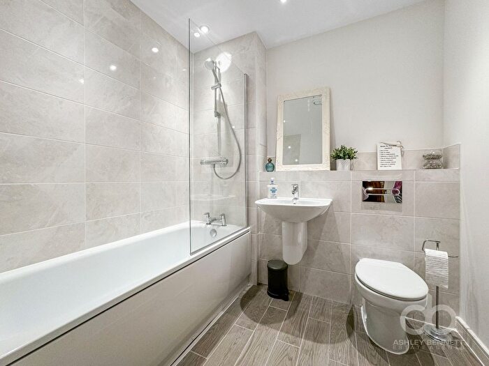 2 Bedroom Flat For Sale In Colliford Road, West Thurrock, Grays, RM20
