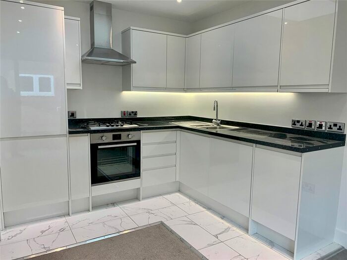 1 Bedroom Flat To Rent In Carshalton Road, Sutton, Surrey, SM1