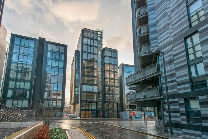 2 Bedroom Flat To Rent In Simpson Loan, Edinburgh, EH3