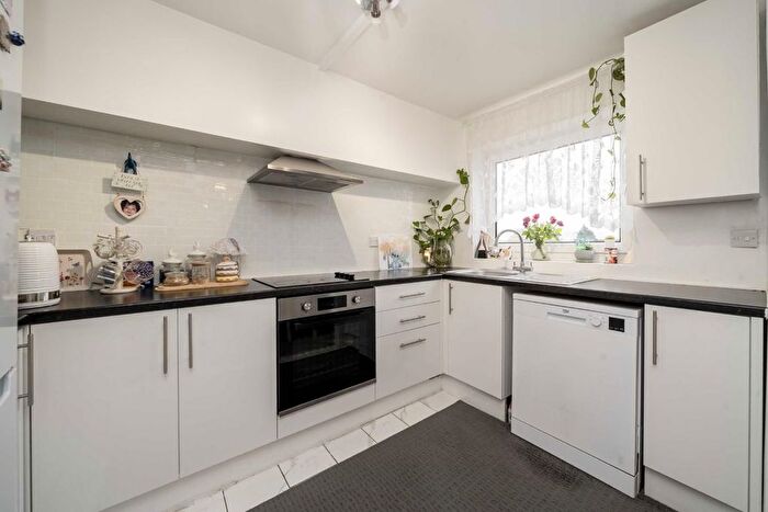 2 Bedroom Flat For Sale In Green Vale, London, W5