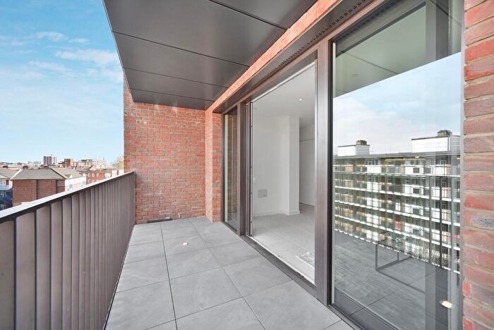 2 Bedroom Apartment To Rent In Sidney Street London, E1