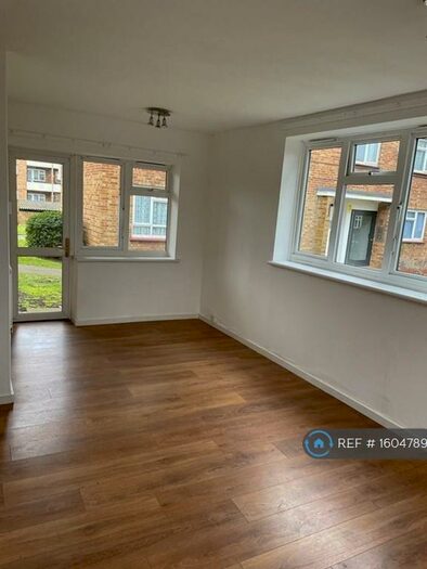 2 Bedroom Flat To Rent In New Road, London, SE2