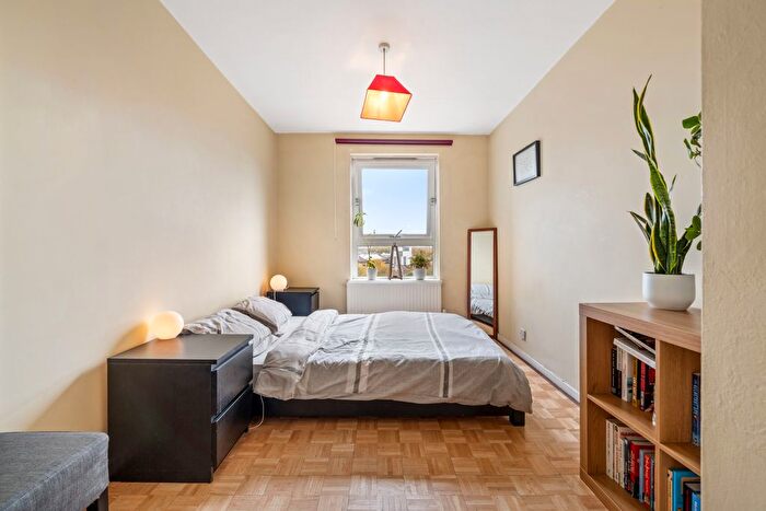 2 Bedroom Flat For Sale In Battersea Church Road, Wandsworth, SW11
