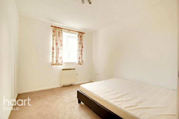 2 Bedroom Apartment To Rent In Cherry Blossom Close, London, N13