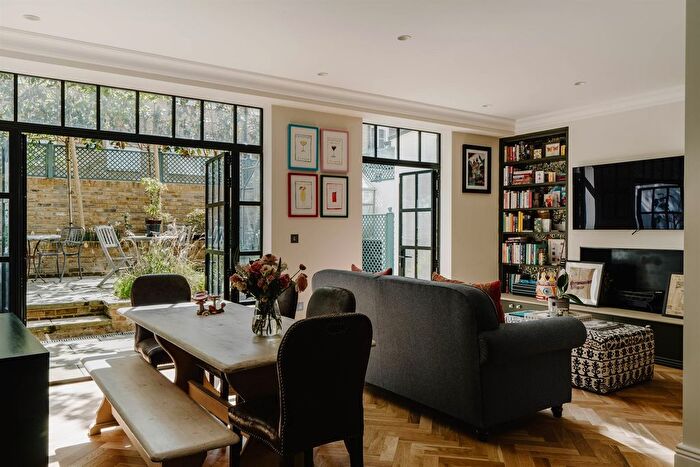 3 Bedroom Detached House To Rent In Boyne Terrace Mews, London, W11