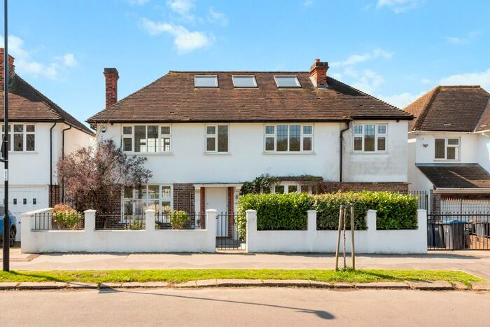 5 Bedroom Detached House To Rent In Covington Way, Streatham, London, SW16