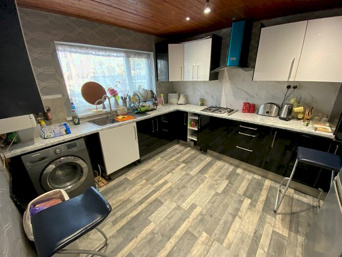 3 Bedroom Maisonette To Rent In Salisbury Road, Hounslow, Greater London, TW4