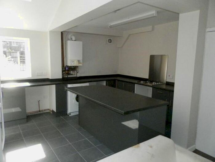 6 Bedroom Terraced House To Rent In Bristol Road, Selly Oak, Birmingham, B29