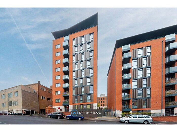 2 Bedroom Flat To Rent In Henry House, Bromley, BR1