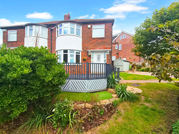 3 Bedroom Semi Detached House For Sale In Eden Mount, Leeds, LS4