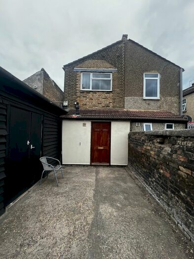 3 Bedroom Maisonette To Rent In Clarence Road, Grays, RM17