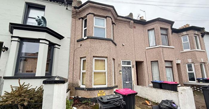 3 Bedroom Terraced House For Sale In Hartington Road, Southend-on-Sea, Essex, SS1