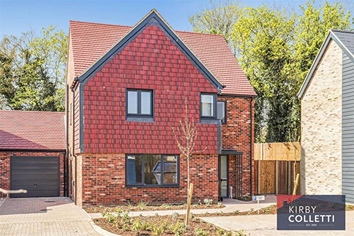 4 Bedroom Detached House For Sale In Fourfields Drive, Cheshunt, EN7