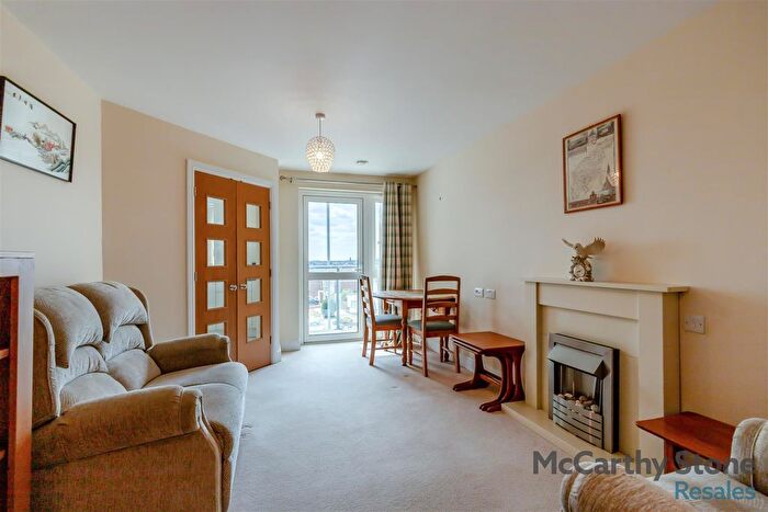 1 Bedroom Flat For Sale In Welford Road, Northampton, NN2