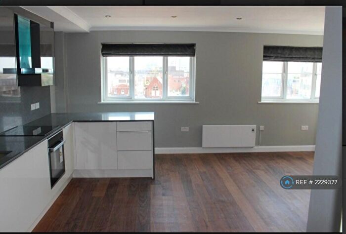 2 Bedroom Flat To Rent In Brisbane Court, Slough, SL1
