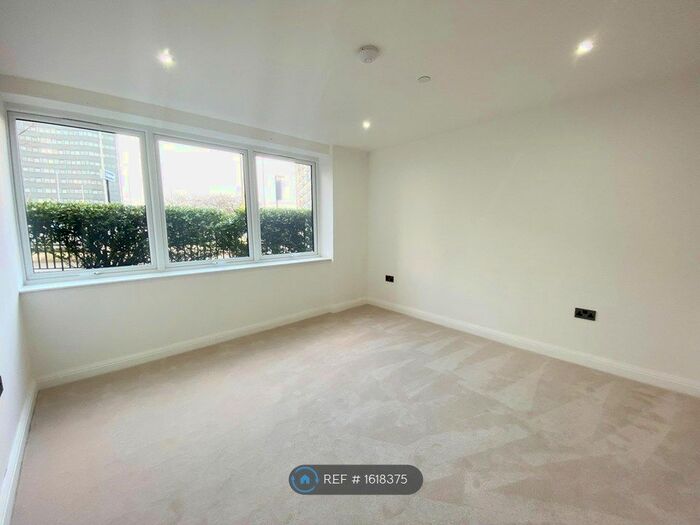 3 Bedroom Flat To Rent In Swan Courtyard, Birmingham, B26