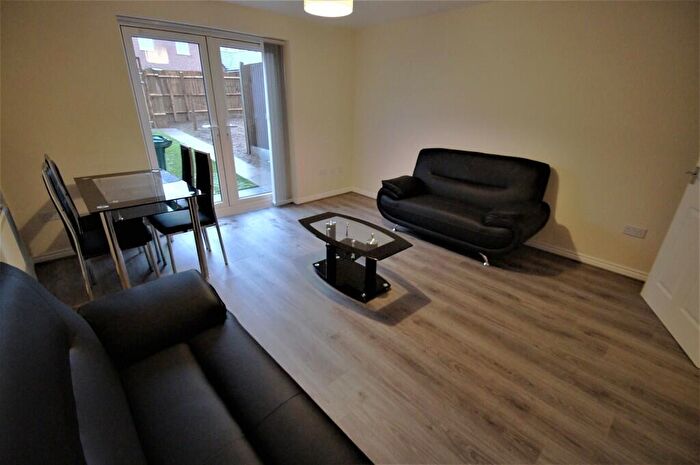 3 Bedroom Semi Detached House To Rent In Signals Drive, Coventry, CV3