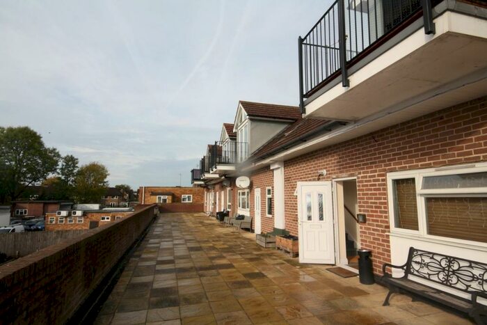 2 Bedroom Flat To Rent In High Street, Iver, SL0