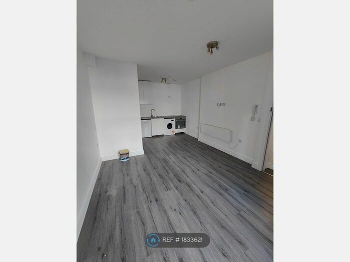 Studio To Rent In Lichfield Grove, London, N3