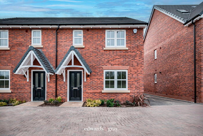 3 Bedroom Semi-Detached House For Sale In Thickthorn Gardens, Kenilworth, CV8