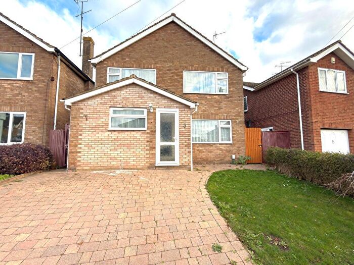 4 Bedroom Detached House For Sale In Broughton Ave, Icknield Catchment, Luton, Bedfordshire, LU3