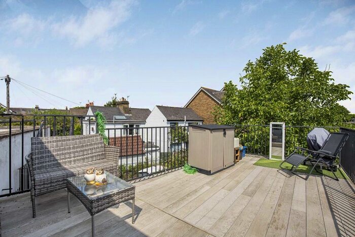 1 Bedroom Flat To Rent In Wensleydale Road, Hampton, TW12