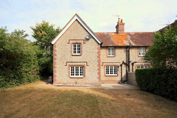 3 Bedroom Semi-Detached House To Rent In Midhurst Road, Lavant, PO18