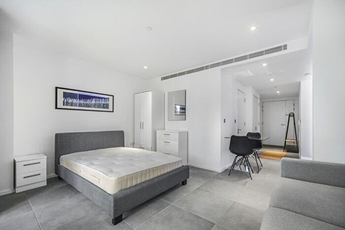Flat To Rent In Dollar Bay Place London, E14