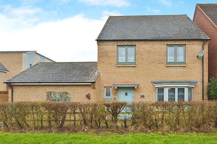 4 Bedroom Detached House For Sale In Aran Court, Oakridge Park, Milton Keynes, MK14