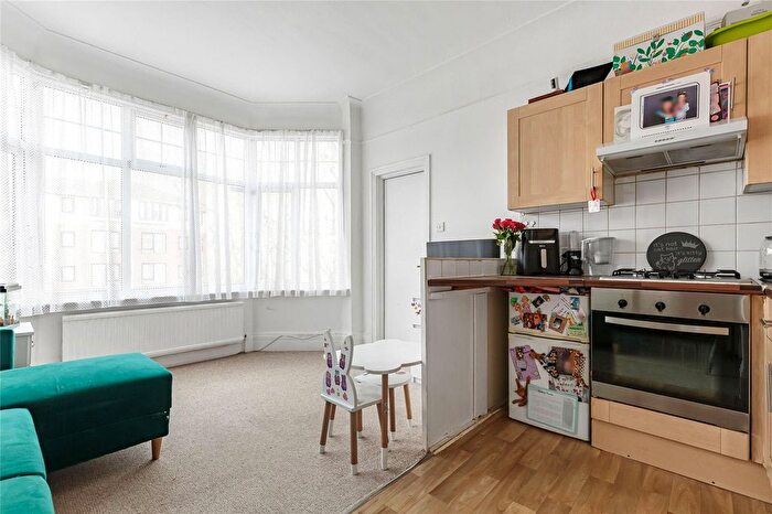 1 Bedroom Flat For Sale In Thrale Road, Furzedown, SW16