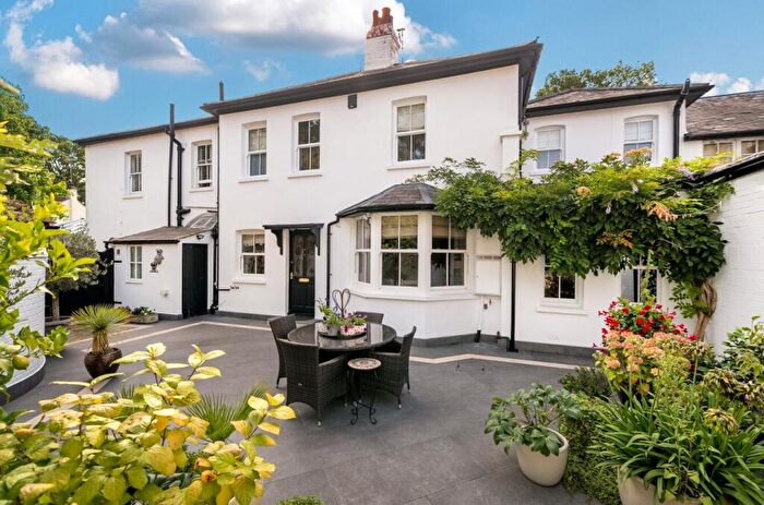 4 Bedroom Terraced House For Sale In Toutley Hall North, Old Forest Road, Emmbrook, RG41