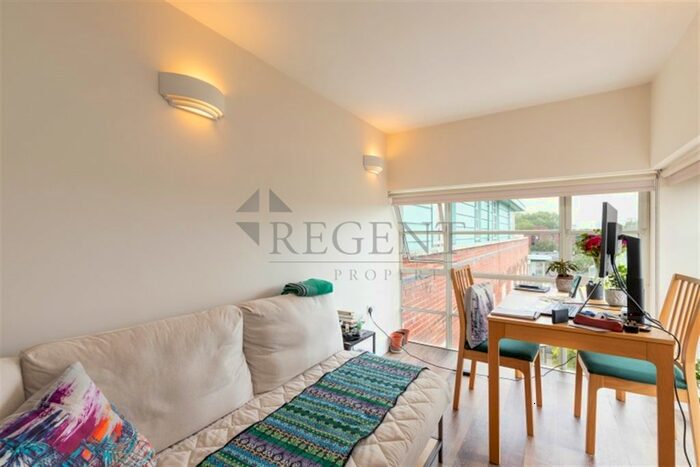 Studio To Rent In Ashlar Court, Hammersmith, W6