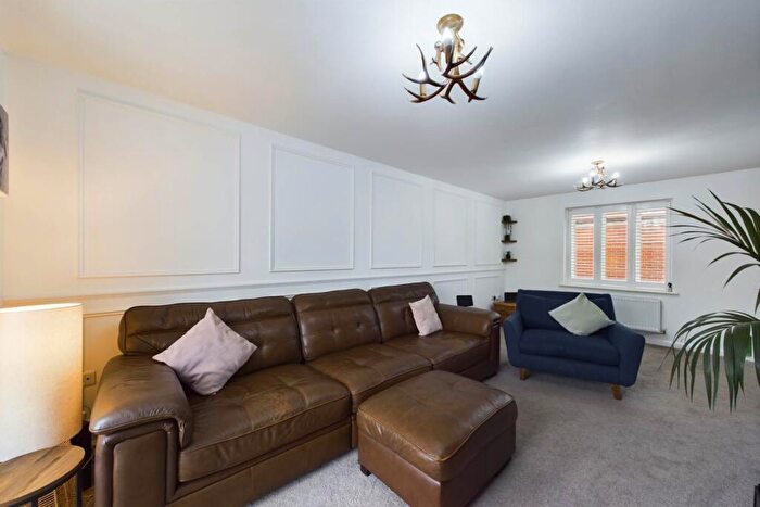 5 Bedroom Detached House For Sale In Linnet Road, Aspen Park, HP3