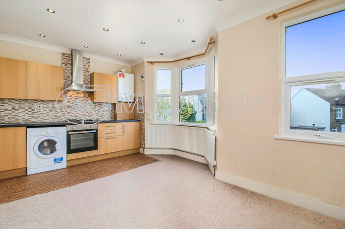 3 Bedroom Flat To Rent In Heath Road, Thornton Heath, Surrey, CR7