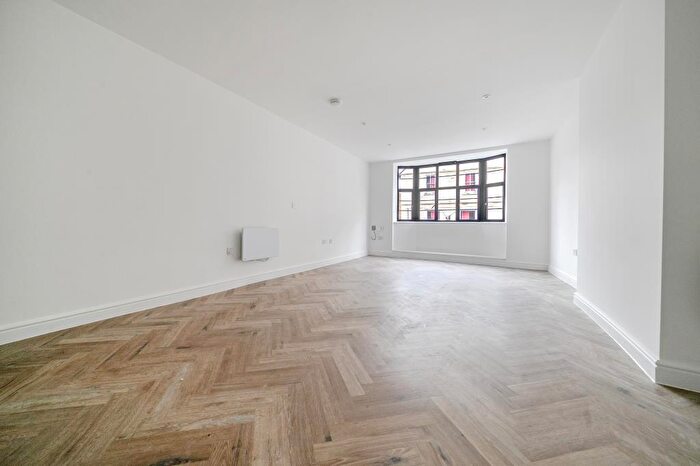 Apartment To Rent In Peascod Street, Windsor, SL4