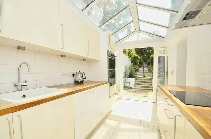 2 Bedroom Maisonette To Rent In Redcliffe Street, Chelsea, London SW10