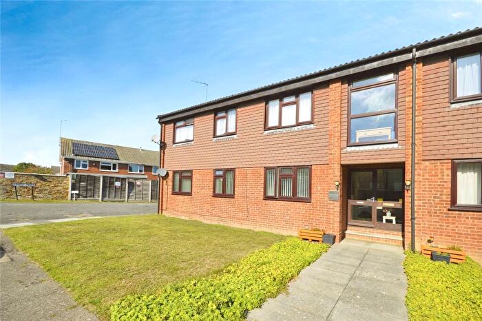 2 Bedroom Flat For Sale In Everest Mews, Everest Drive, Rochester, Kent, ME3