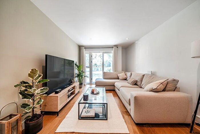 2 Bedroom Flat For Sale In Fairbourne Road, Clapham, London, SW4