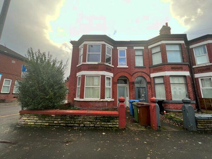 3 Bedroom Maisonette To Rent In Lowfield Road, Shaw Heath, Stockport, SK2